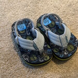 Reef Kids' Dino Flip Flops - Black and Gray